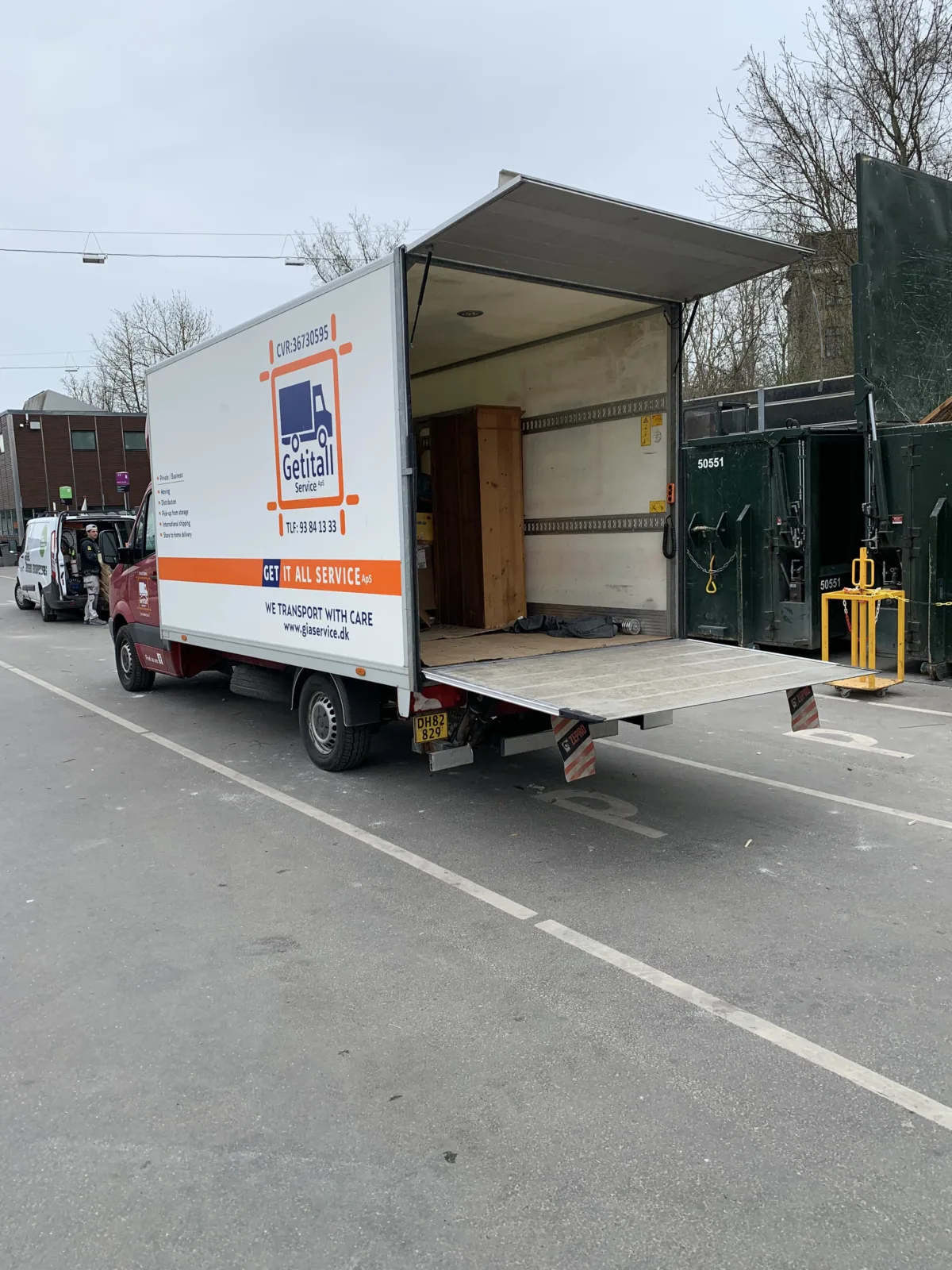 Junk Removal, White Glove Delivery & Moving — Hellerup, Gentofte, Charlottenlund & Klampenborg | GIA Service ApS