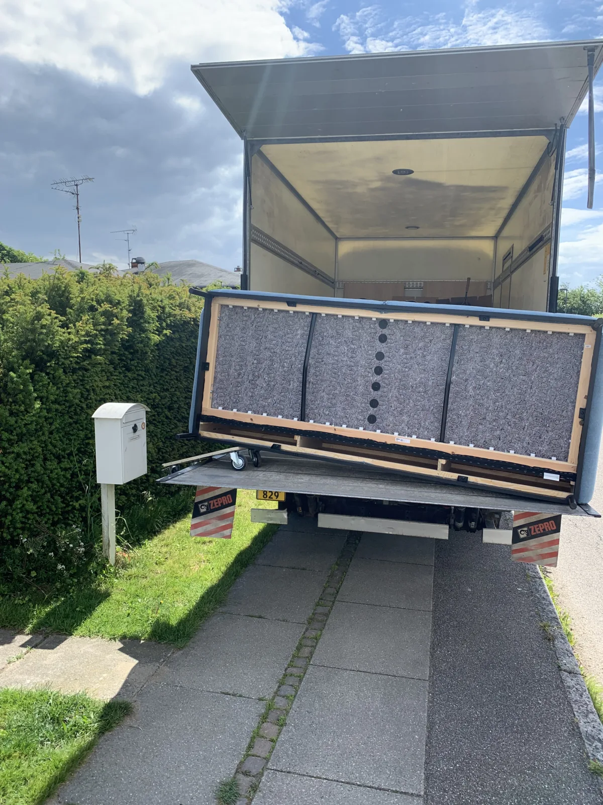 Sofa & Furniture Removal in Valby — Same-Day Service from DKK 695 | GIA Service ApS