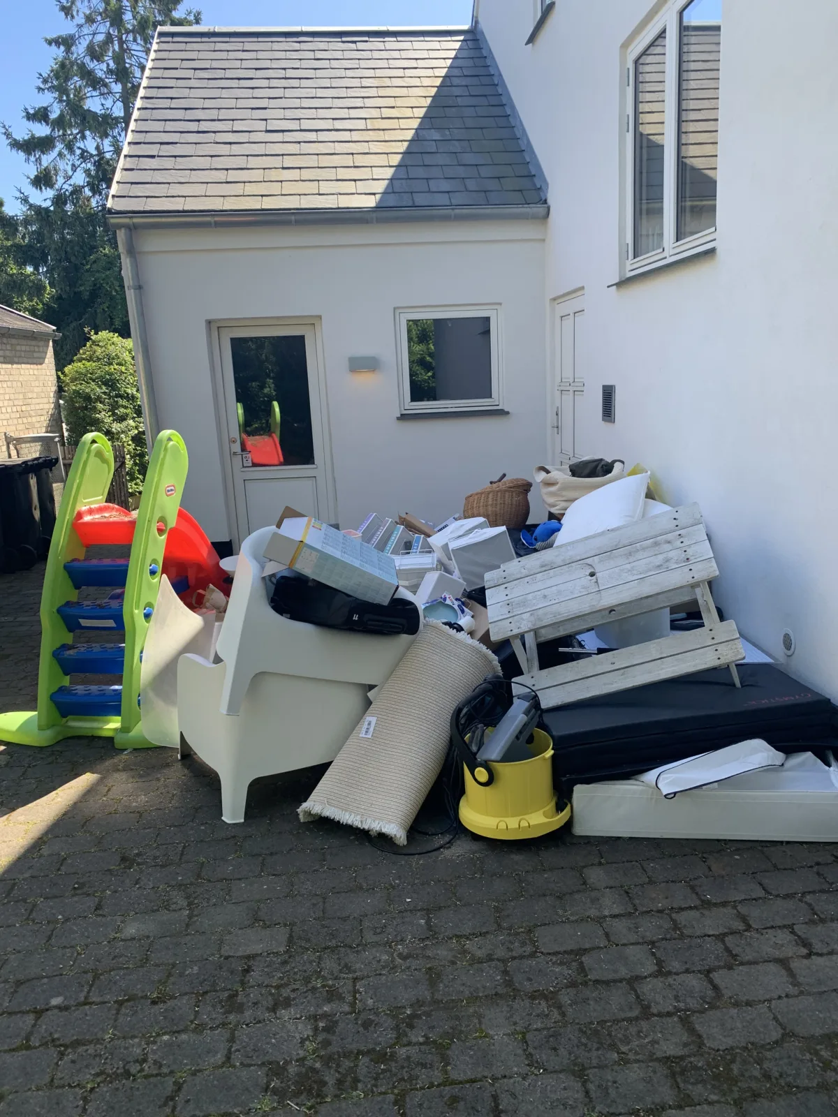 Mixed Junk Removal in Hellerup — Vespervej, Regular Customer, ARC-Sorted | GIA Service ApS