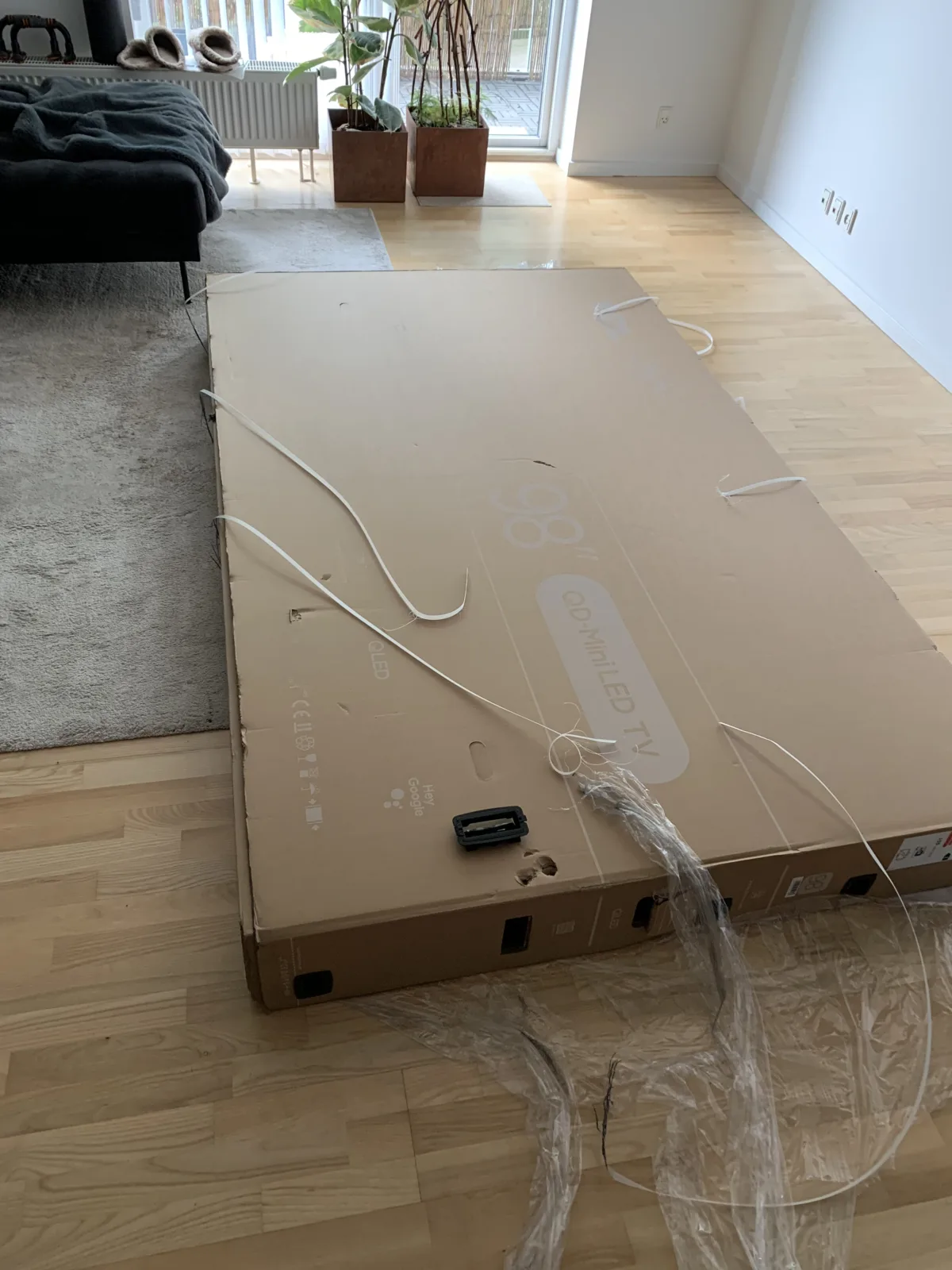 When the Store Won’t Carry It Upstairs: A 98-Inch TV in Glostrup