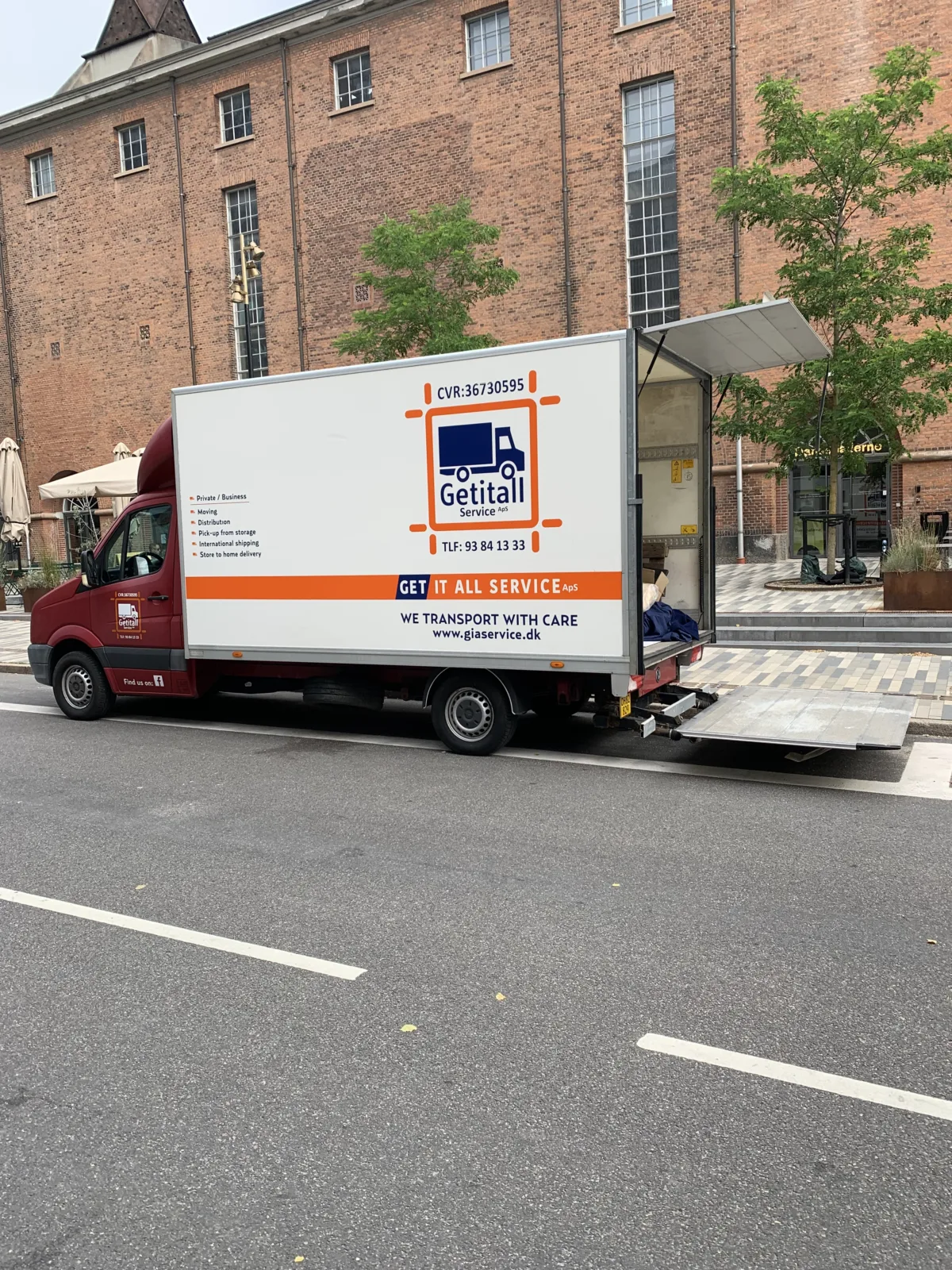 Moving & Junk Removal in Sydhavn & Islands Brygge — Waterfront Copenhagen, Canalside Living | GIA Service ApS