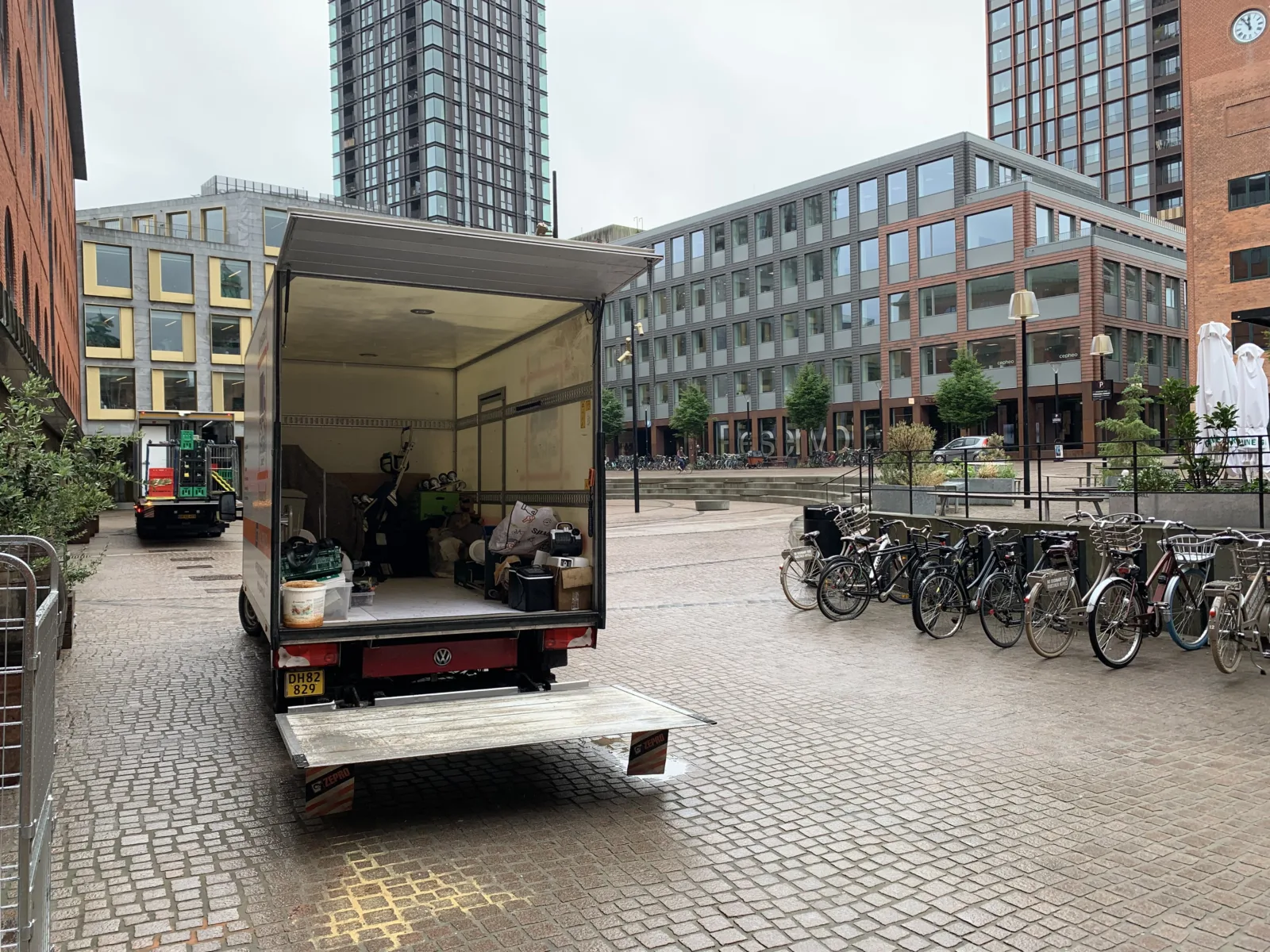 Moving & Junk Removal in Vesterbro & Carlsberg Byen — For Creative Professionals, Expats & Kødbyen Businesses | GIA Service ApS